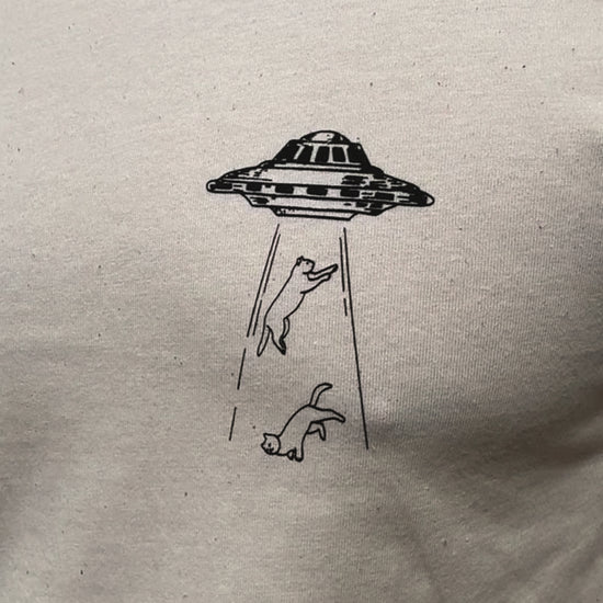 "The meow" - Hand screen printed unisex shortsleeve T-shirt  This vintage white t-shirt is with an illustration featuring a cat screaming as alien kidnapped the other cats in the background, mimicking the famous art work "The scream" from Edvard Munch. The design is perfect for cat lovers and art lover. The comfortable fabric is ideal for everyday wear, while the unique design makes you instantly stand out in the crowd.&nbsp;
