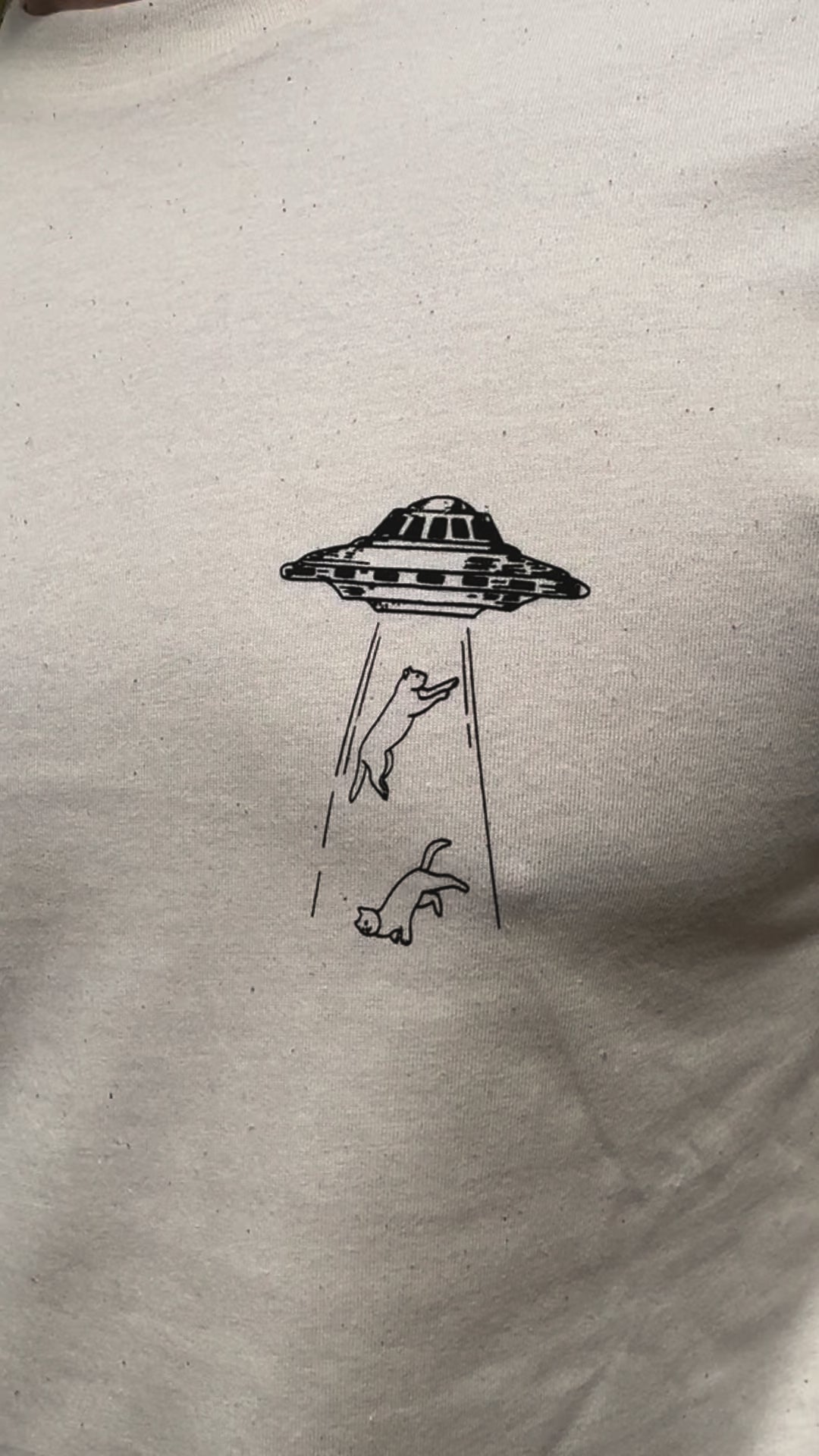 "The meow" - Hand screen printed unisex shortsleeve T-shirt  This vintage white t-shirt is with an illustration featuring a cat screaming as alien kidnapped the other cats in the background, mimicking the famous art work "The scream" from Edvard Munch. The design is perfect for cat lovers and art lover. The comfortable fabric is ideal for everyday wear, while the unique design makes you instantly stand out in the crowd.&nbsp;